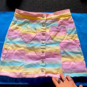 HOT TOPICWe love thatSize XS!Buttonsup. Super hot